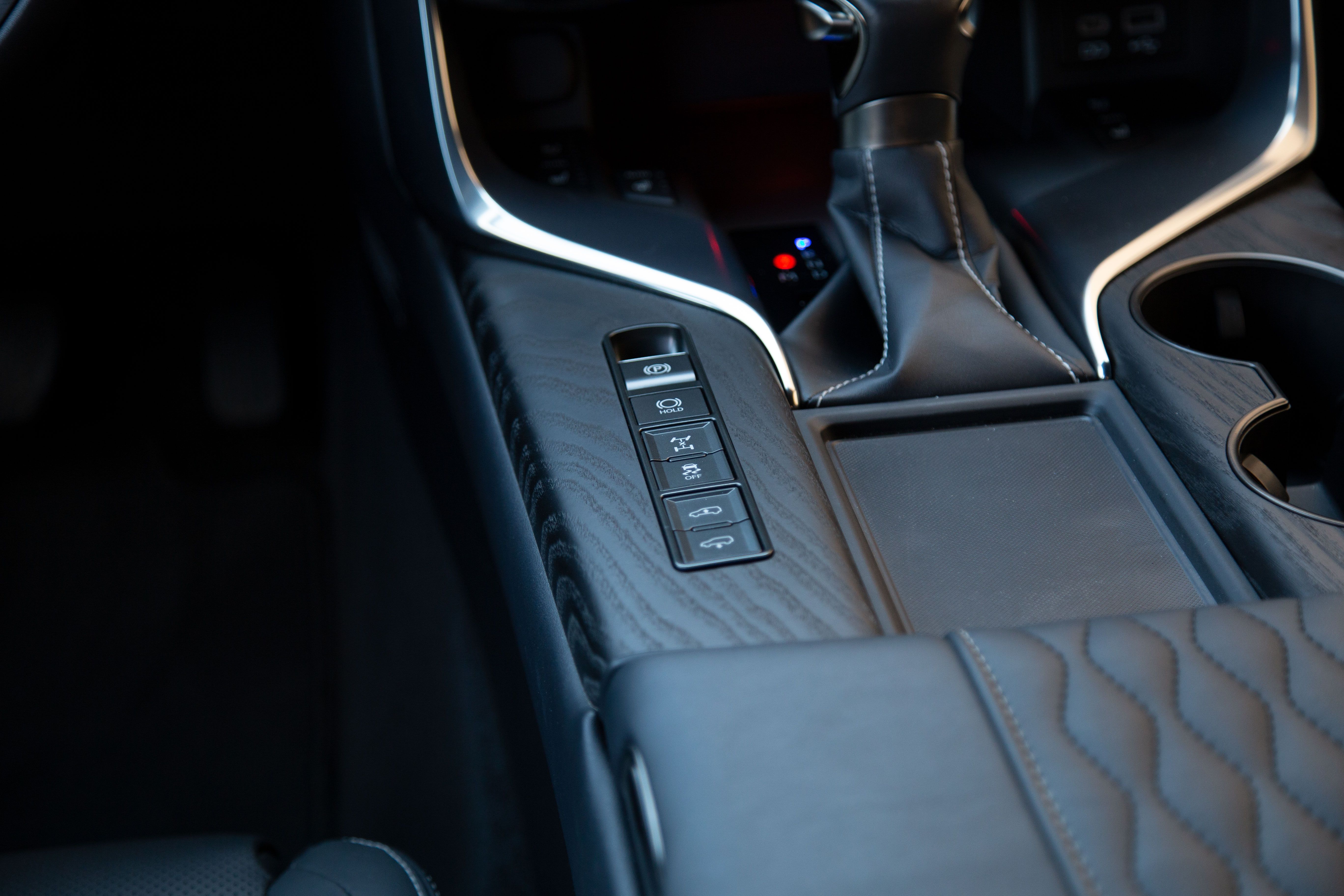 Центральная консоль Lexus LX 600 Ultra Premium 2022 года