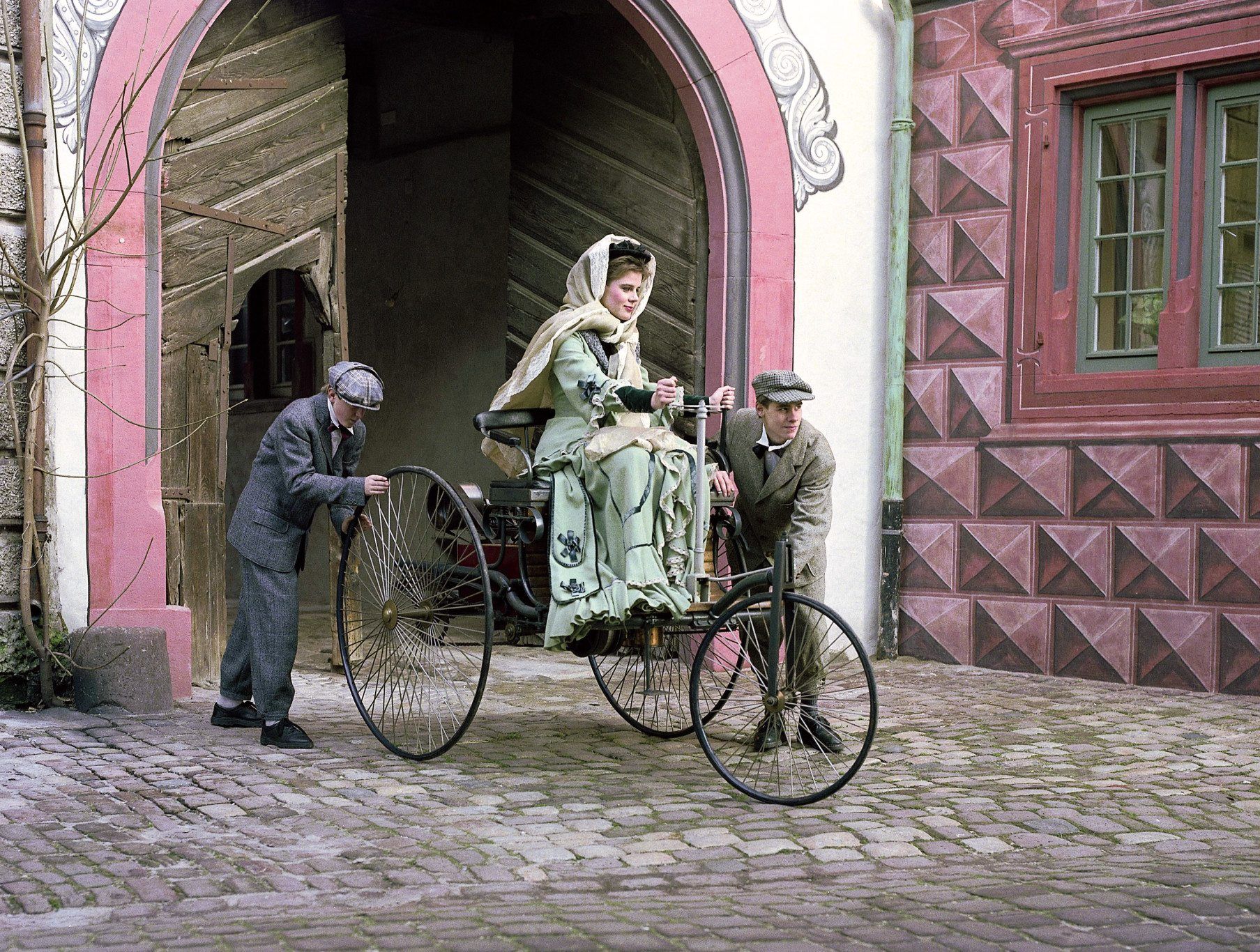 A Recreation of Bertha Benz's Historic Drive 