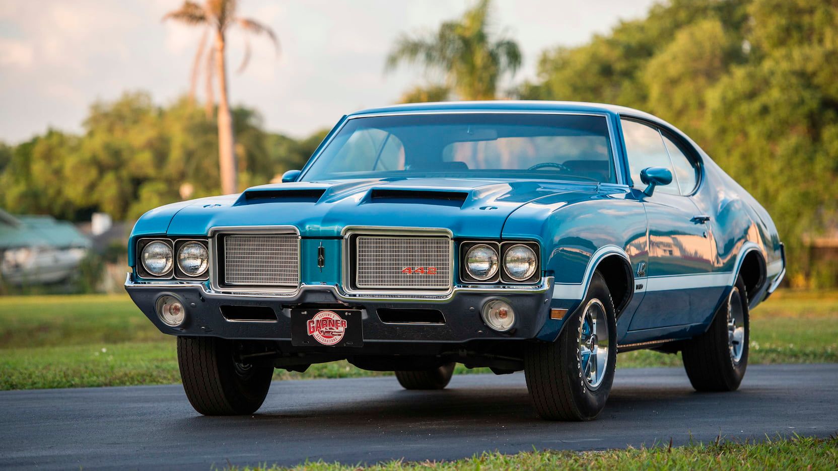Blue 1972 Oldsmobile 442 W-30 on the road