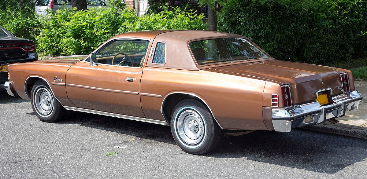 1976_Chrysler_Cordoba-1