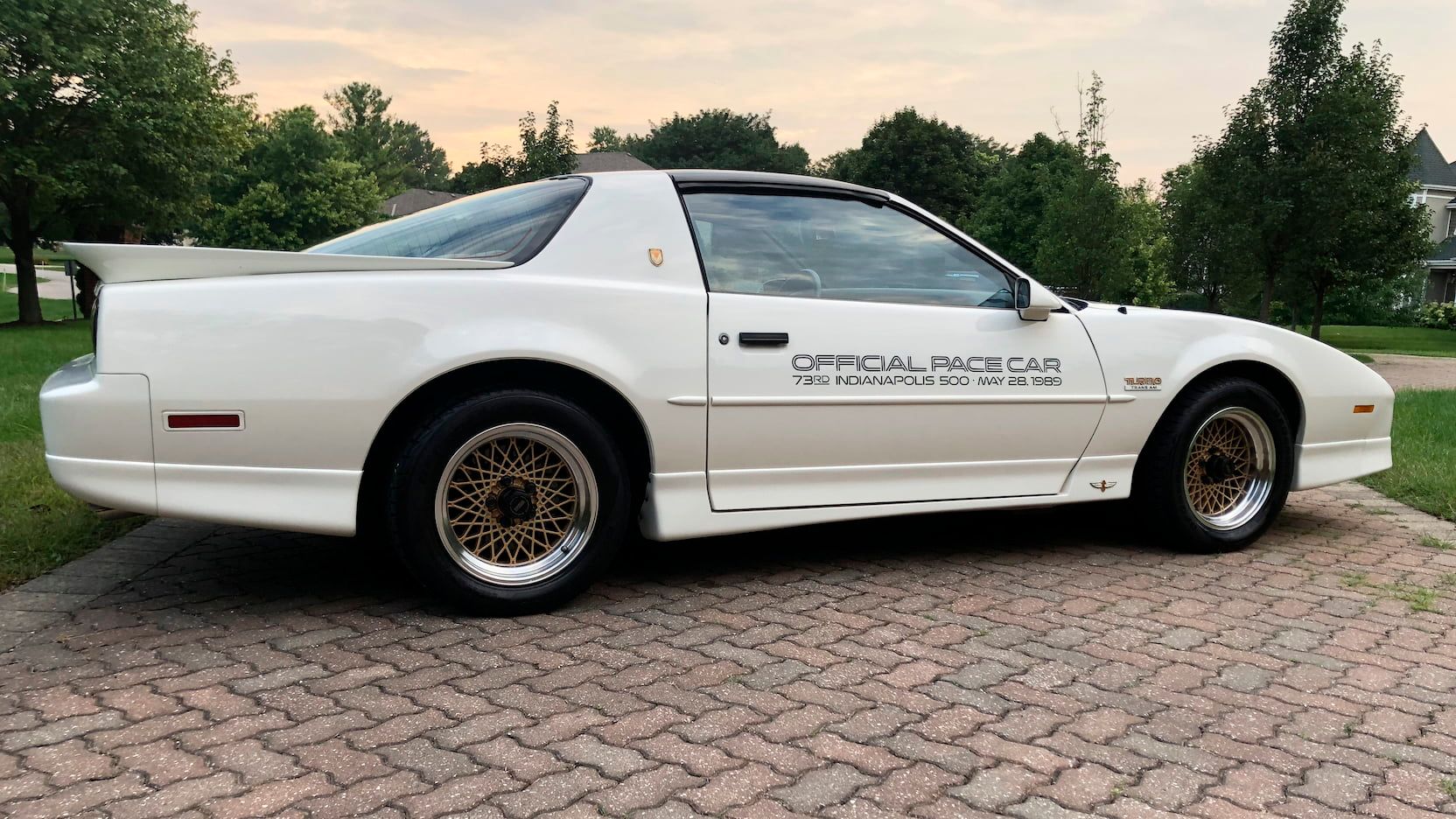 1989-Pontiac-20th-Anniversary-Turbo-Trans-Am-1