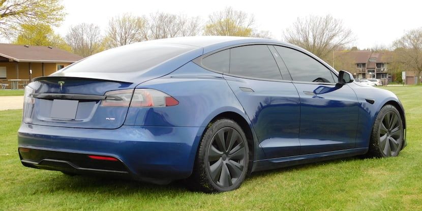 2021 Tesla Model S Plaid Cropped (1)