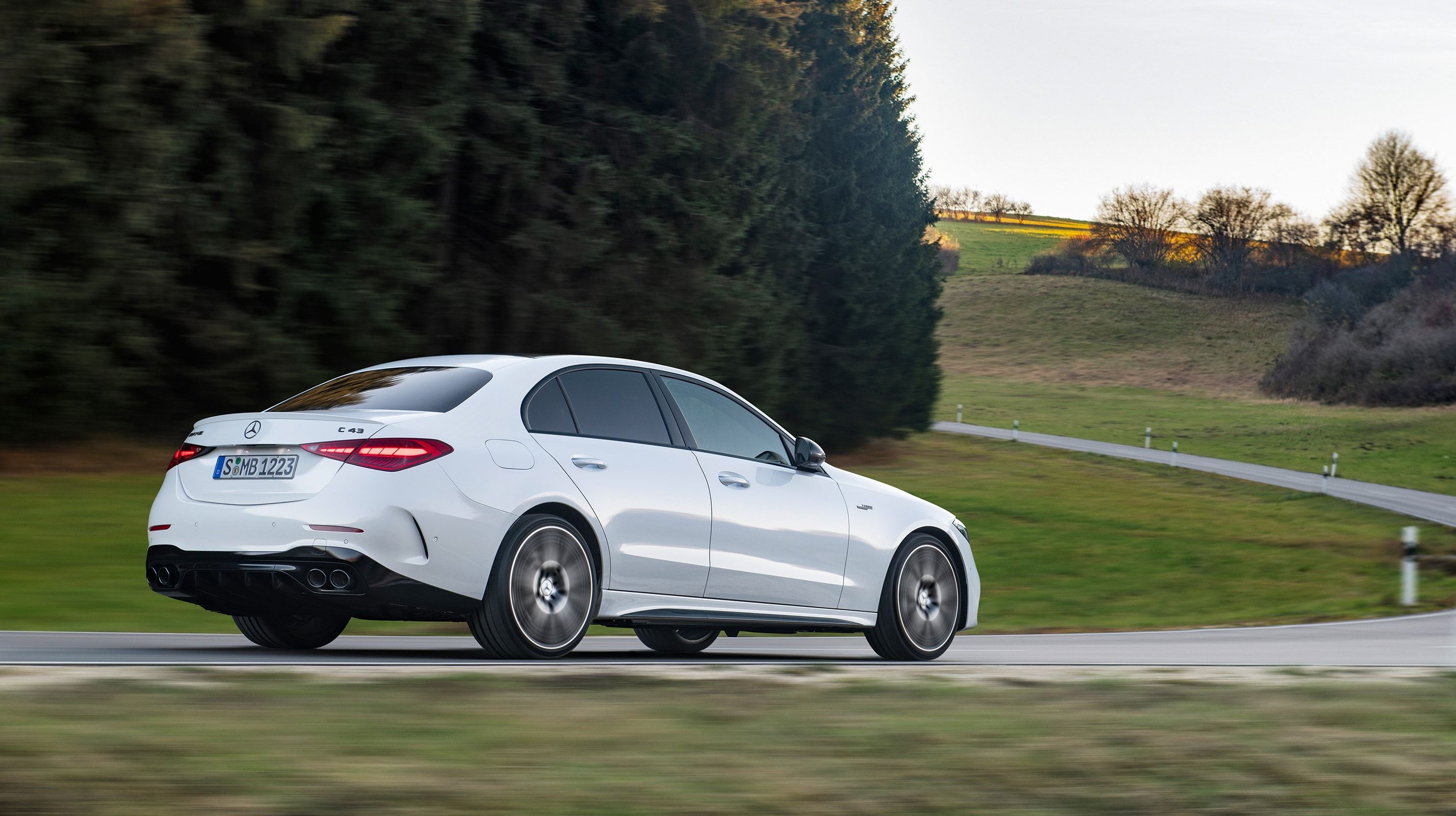 2023-AMG-C43-SEDAN-FMG-008-WP