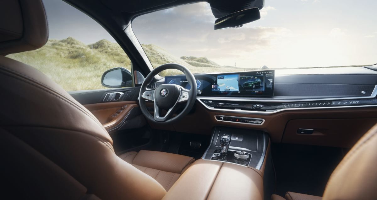 2023 BMW Alpina XB7 Interior Dashboard
