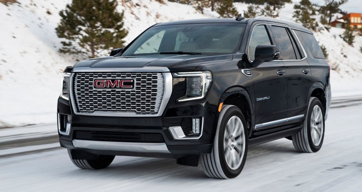 2023 GMC Yukon Front Three Quarters