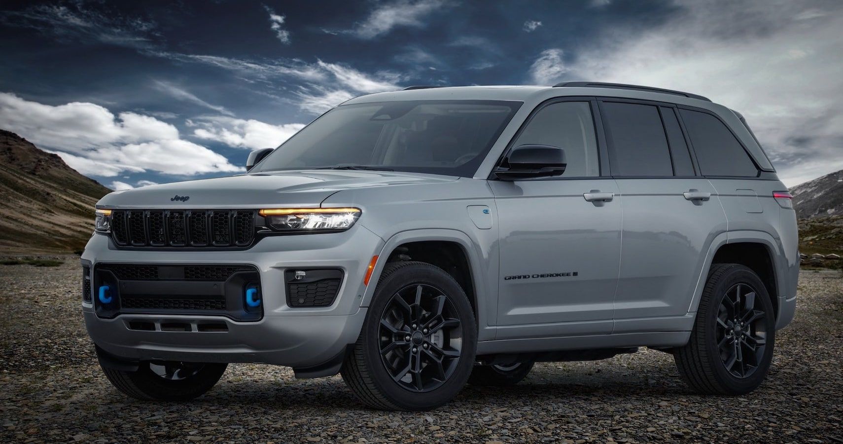 2023-Jeep-Grand-Cherokee-4xe-30th-Anniversary-Edition