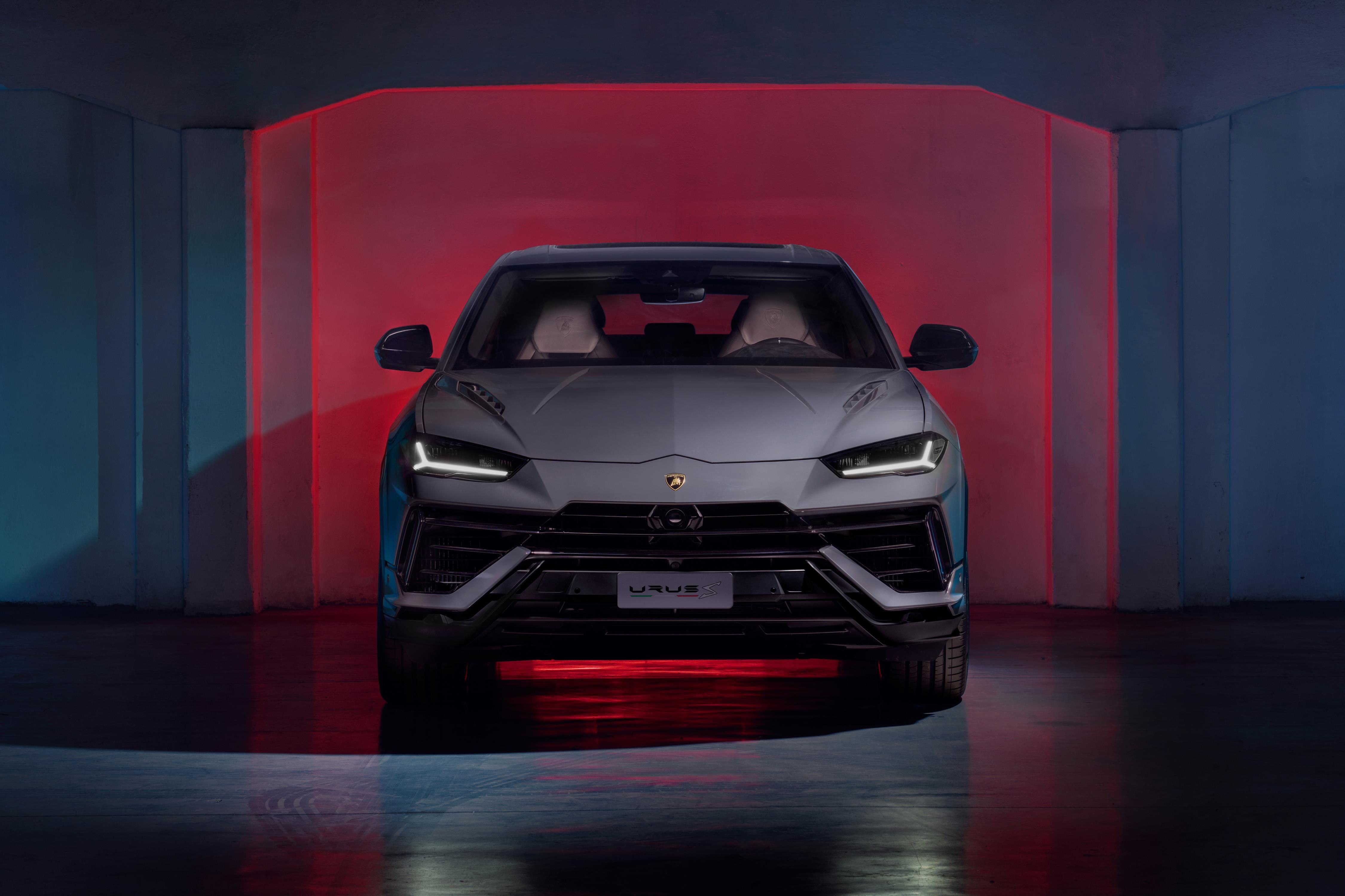 2023 Lamborghini Urus S Head On Front View