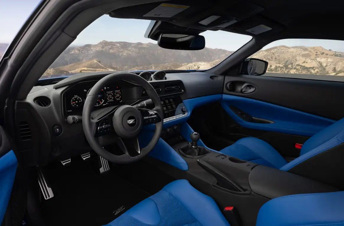 2023-Nissan-Z-Interior----Blue-and-Black
