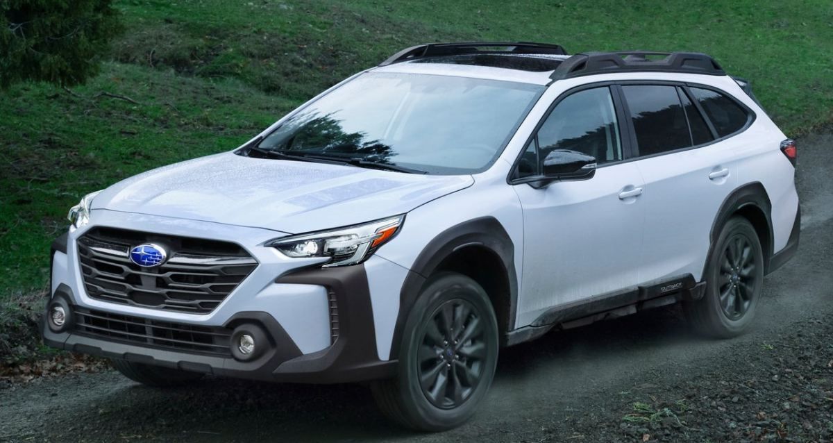 2023 Subaru Outback front three quarter profile