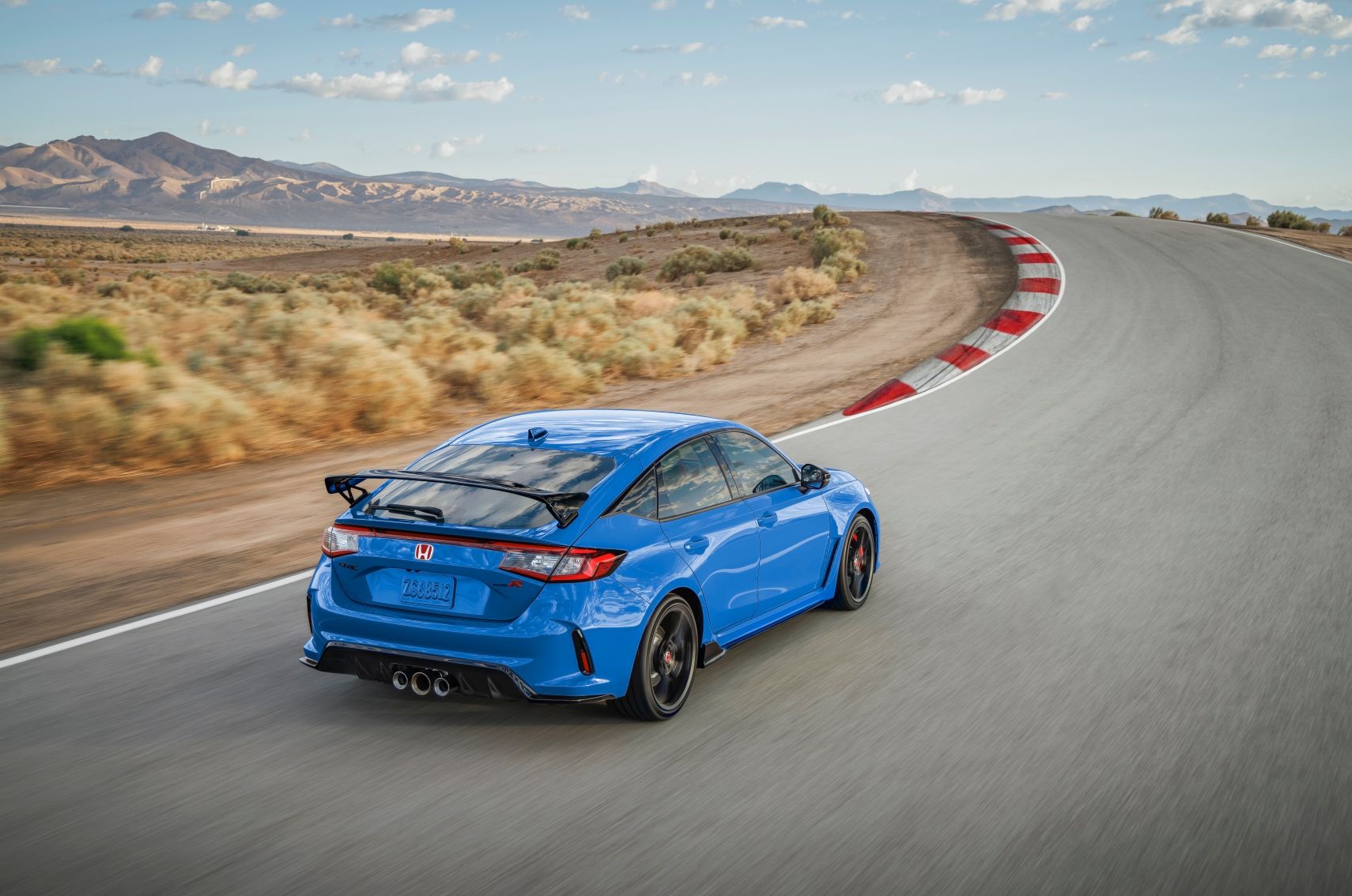 2023 Civic Type R On Race Track 