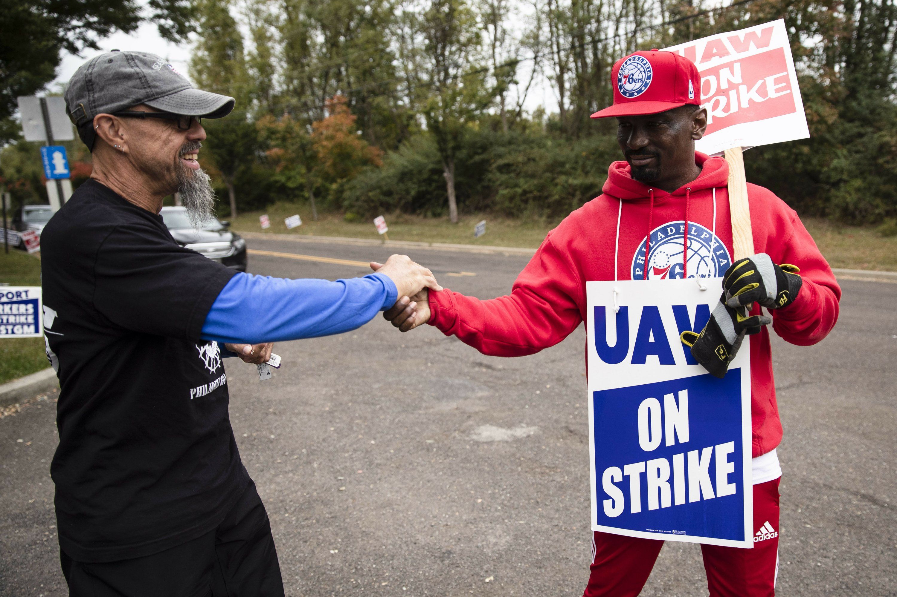 UAW unionists on strike