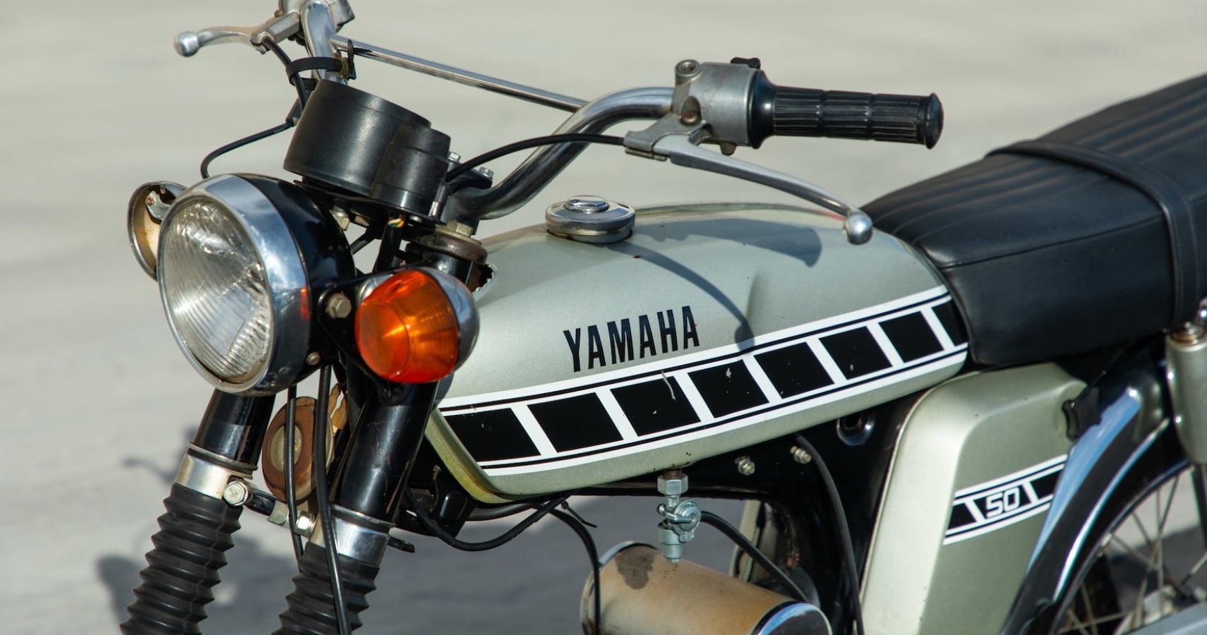Yamaha FS1-E tank close-up view