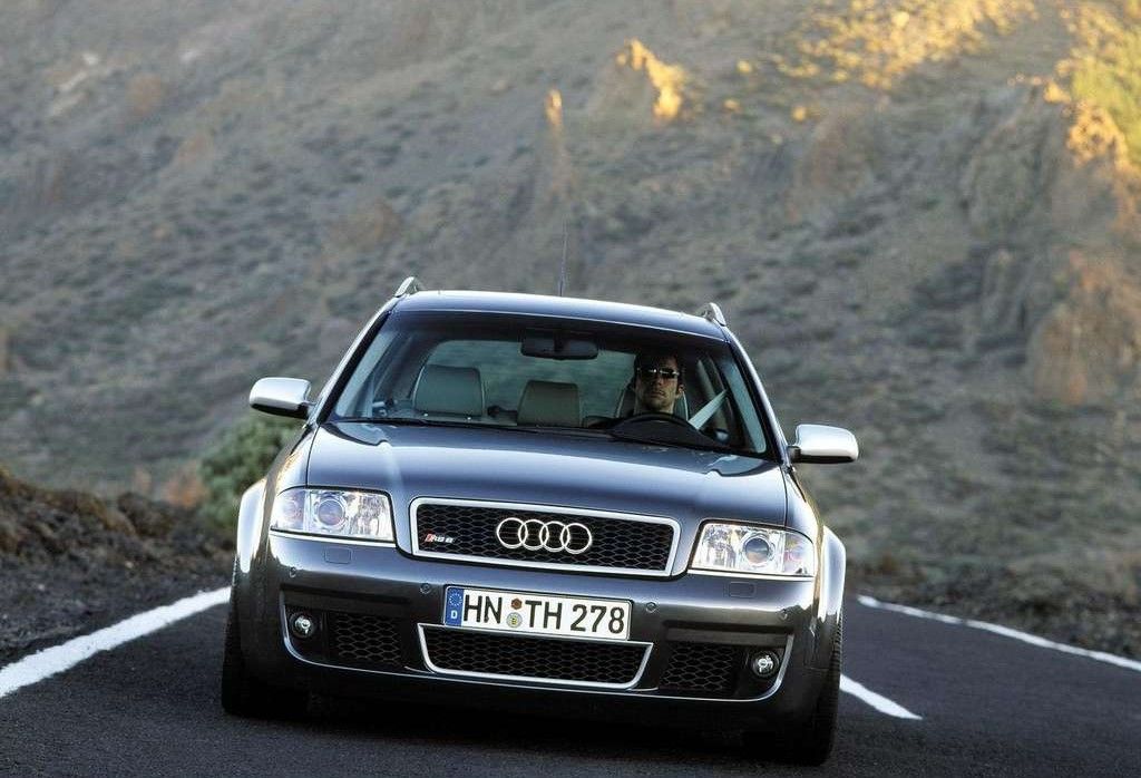 Audi-RS6_Avant-2002-Front