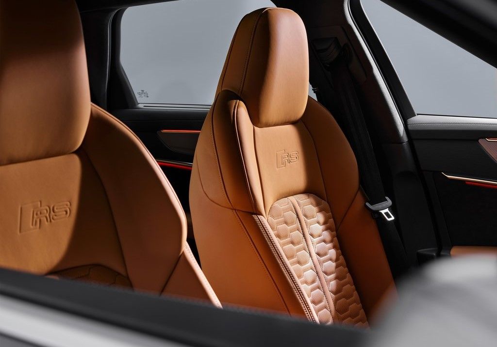 Audi-RS6_Avant-2020-Seats
