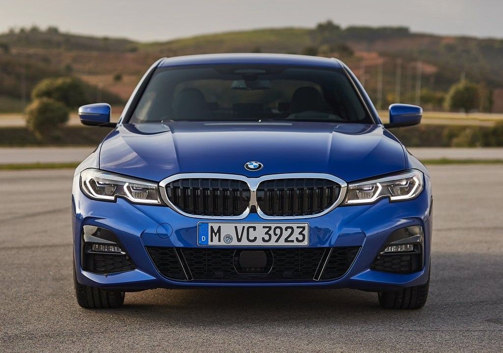 Blue 2019 BMW 3-Series Front Profile