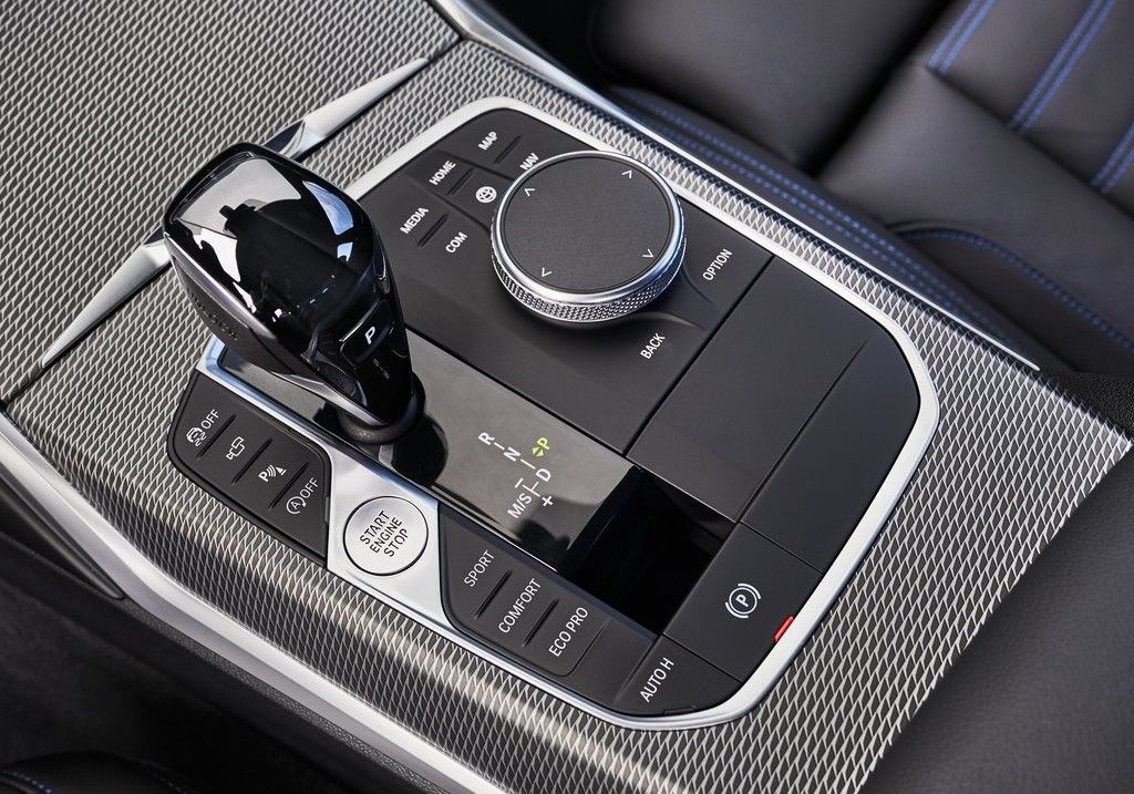 Blue 2019 BMW 3-Series iDrive Controller