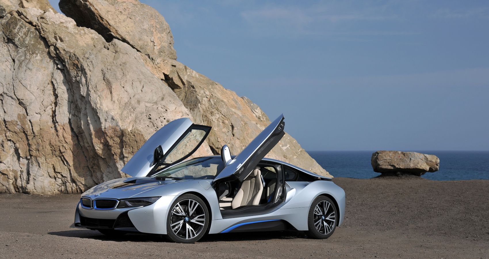Side view of BMW i8 with doors open