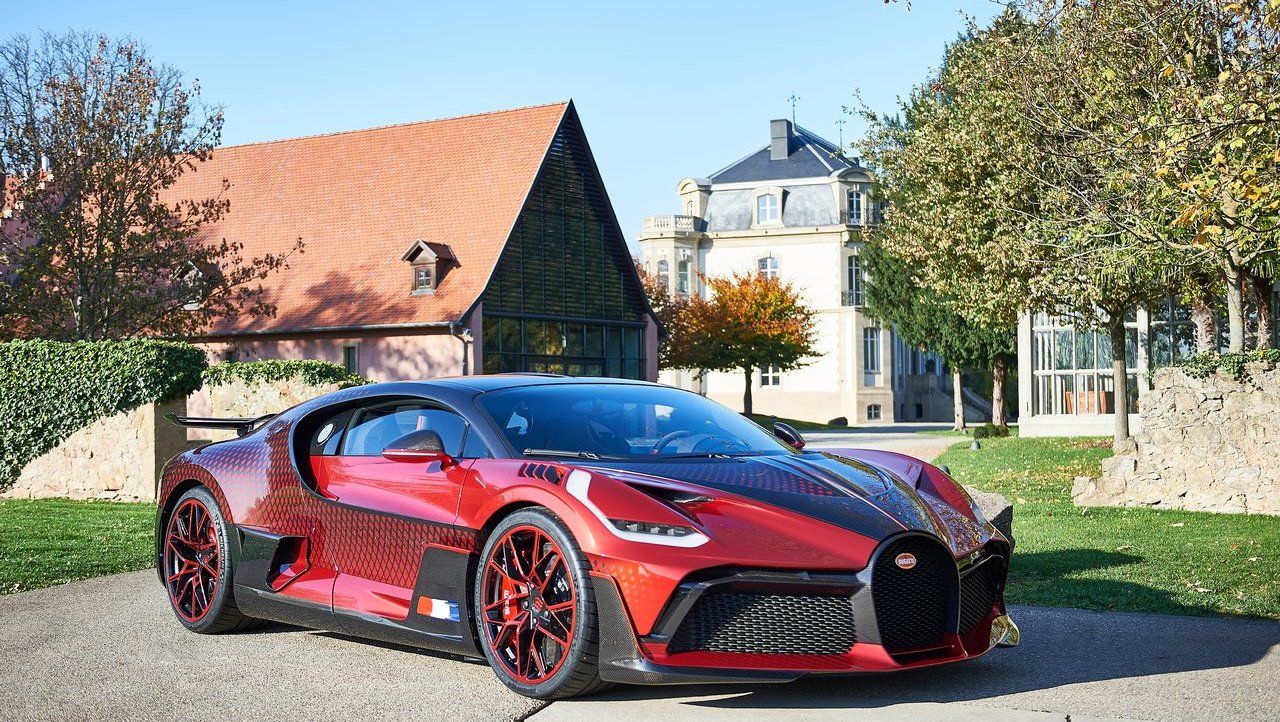 Bugatti-Divo_Lady_Bug-2020-Ángulo frontal