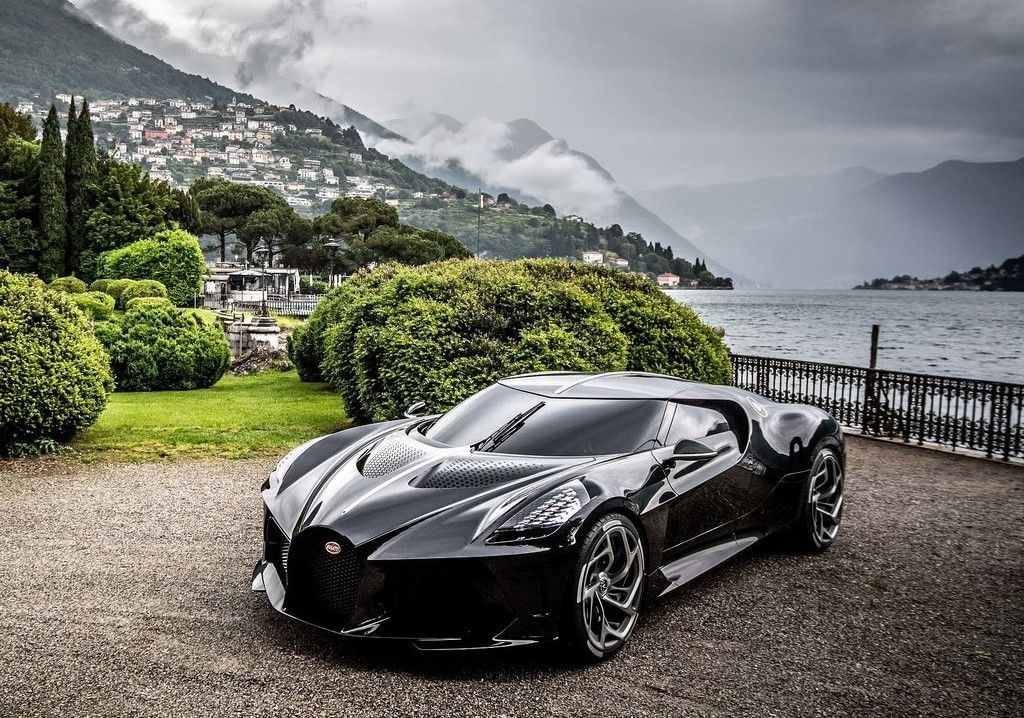 Bugatti La Voiture Noire - Front Quarter