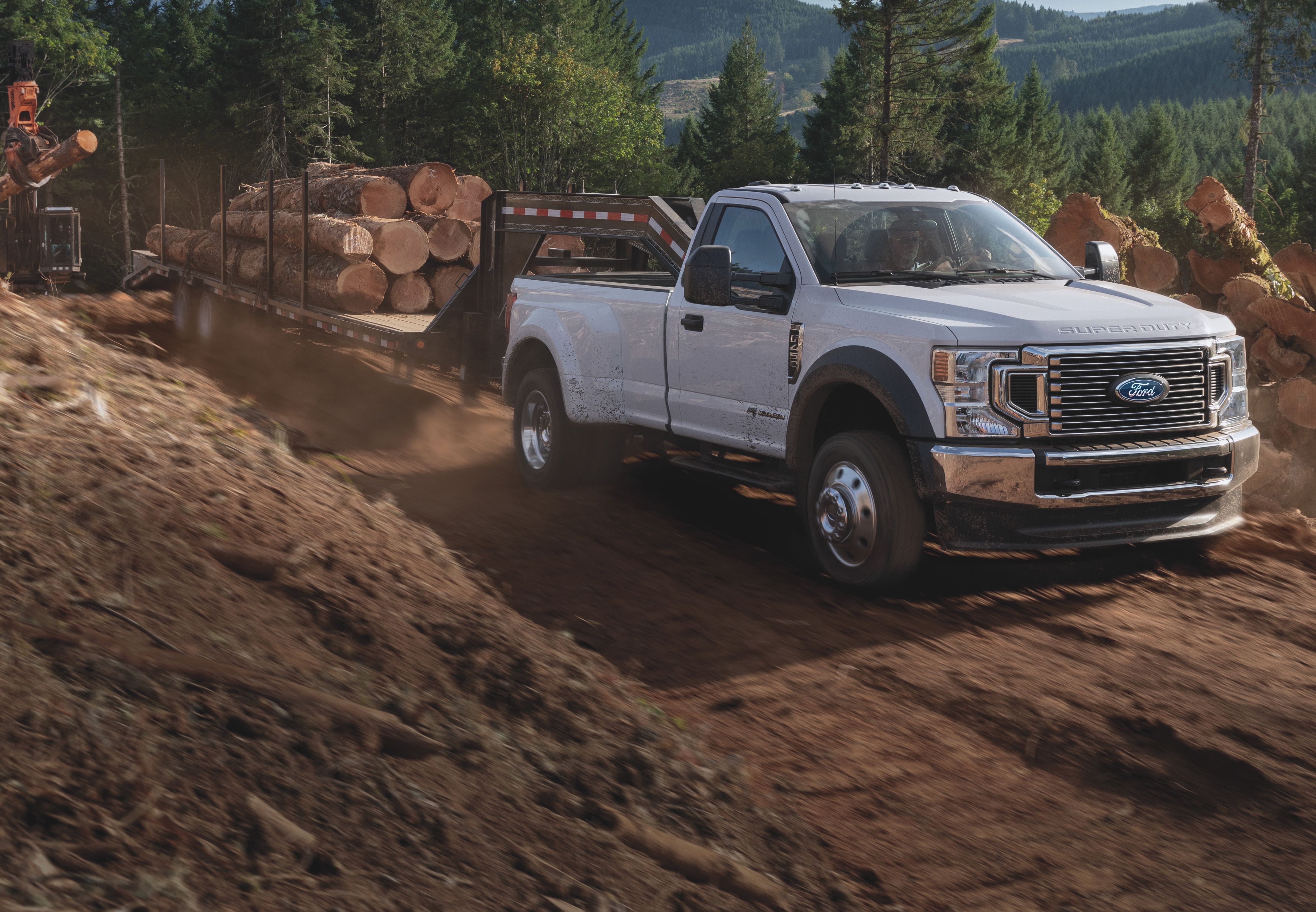 Ford Super Duty 2021 Front View In White Towing Lumber
