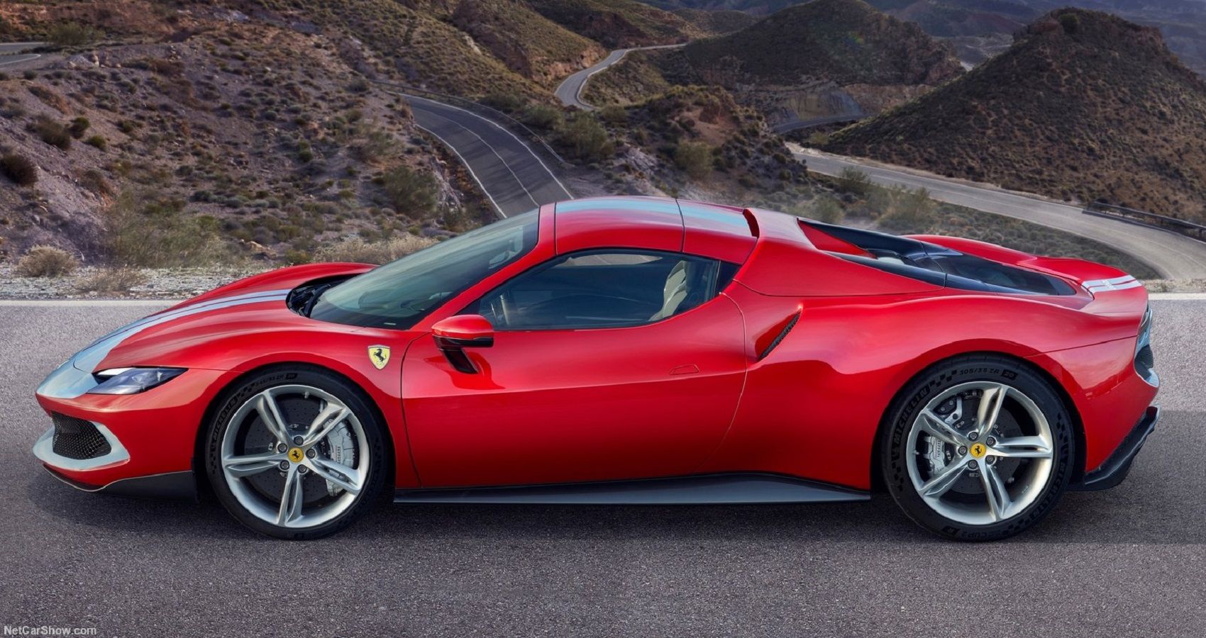 Ferrari 296 GTS - Side