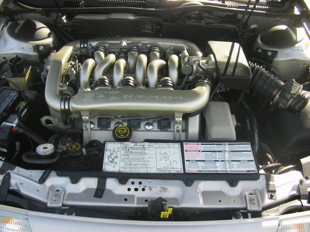 Ford Taurus SHO engine
