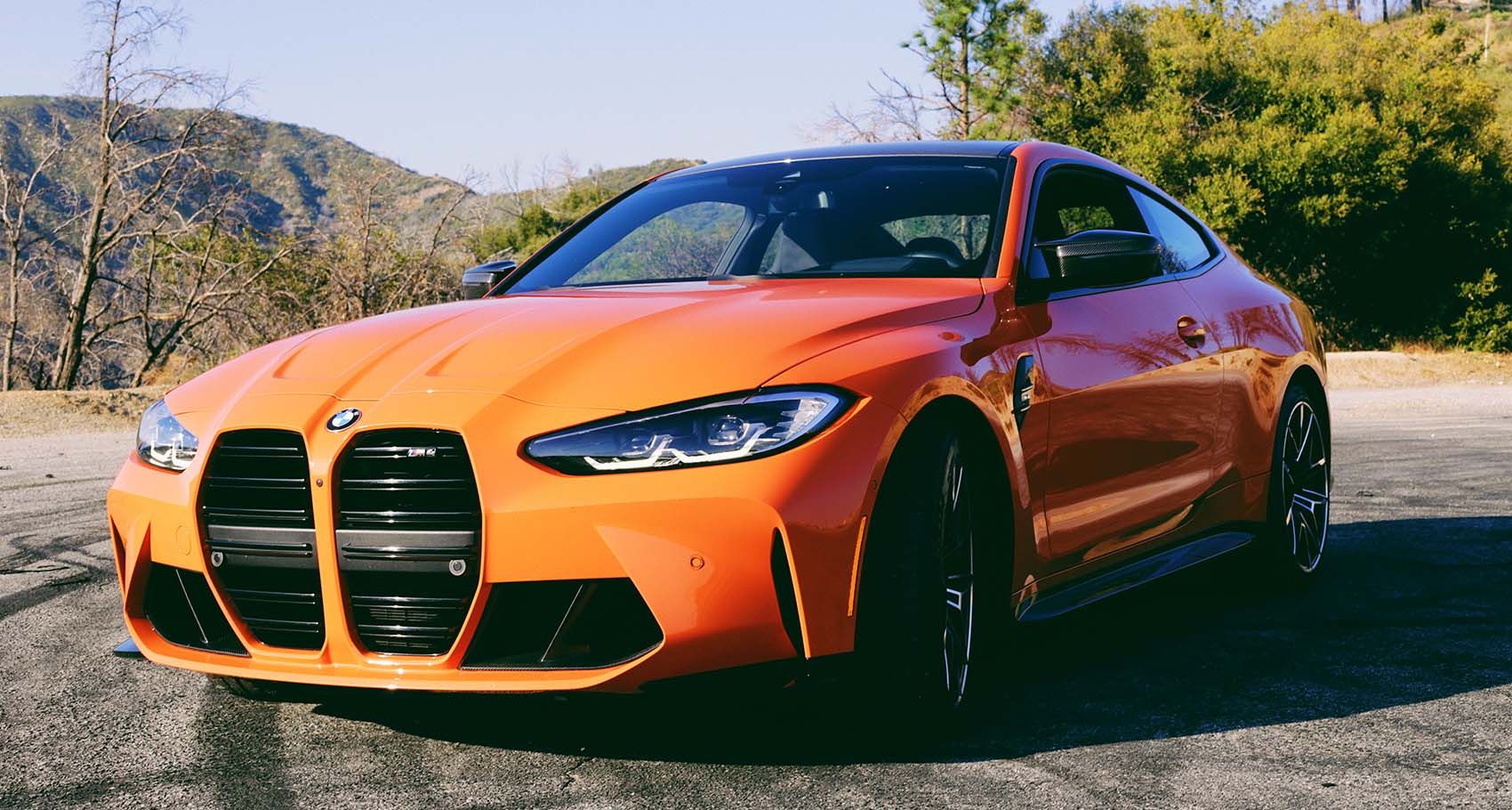 2022 BMW M4 передняя панель с видом на четверть четверти