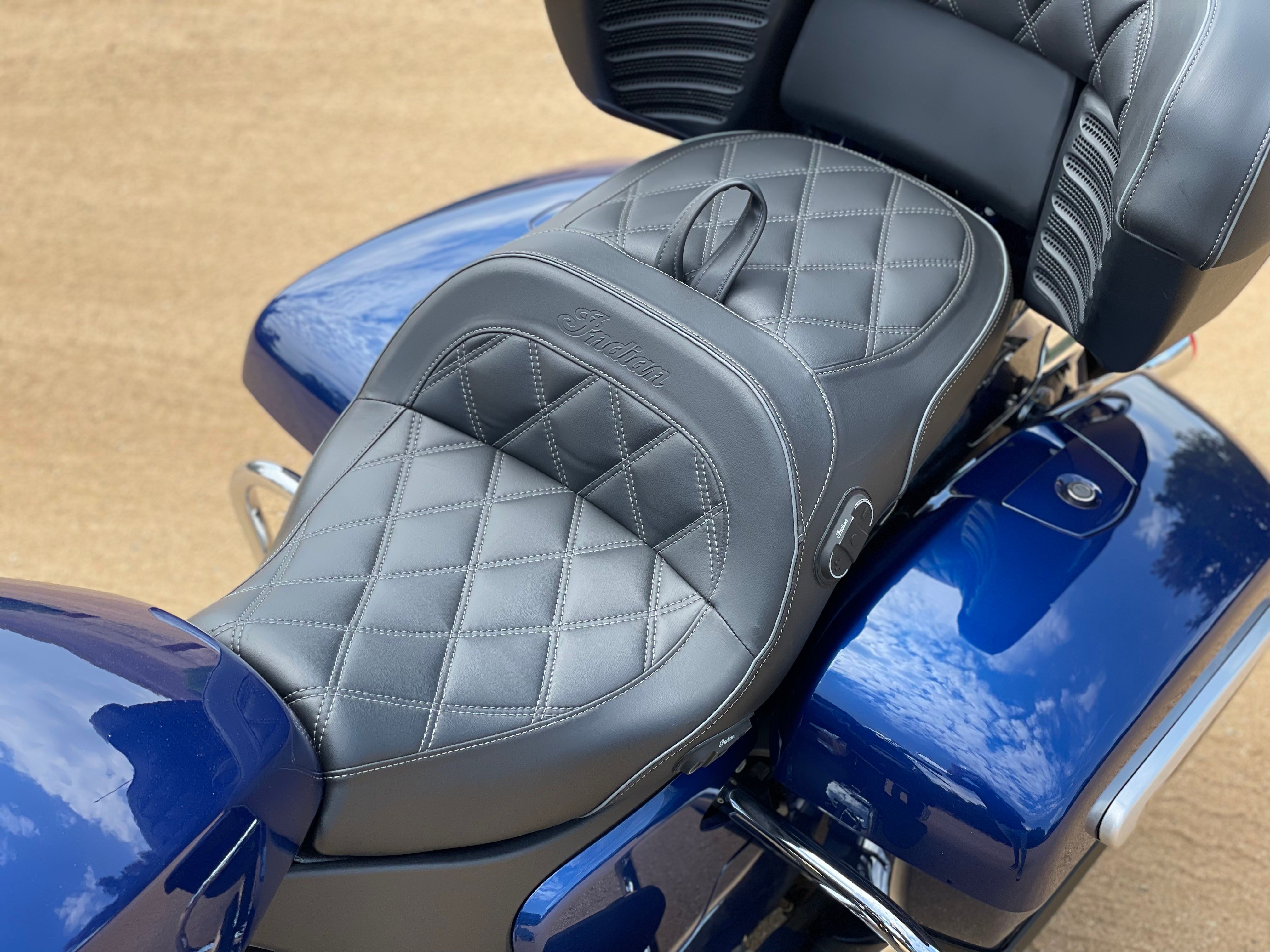 2022 Indian Motorcycle Pursuit Limited With Premium Package Seat