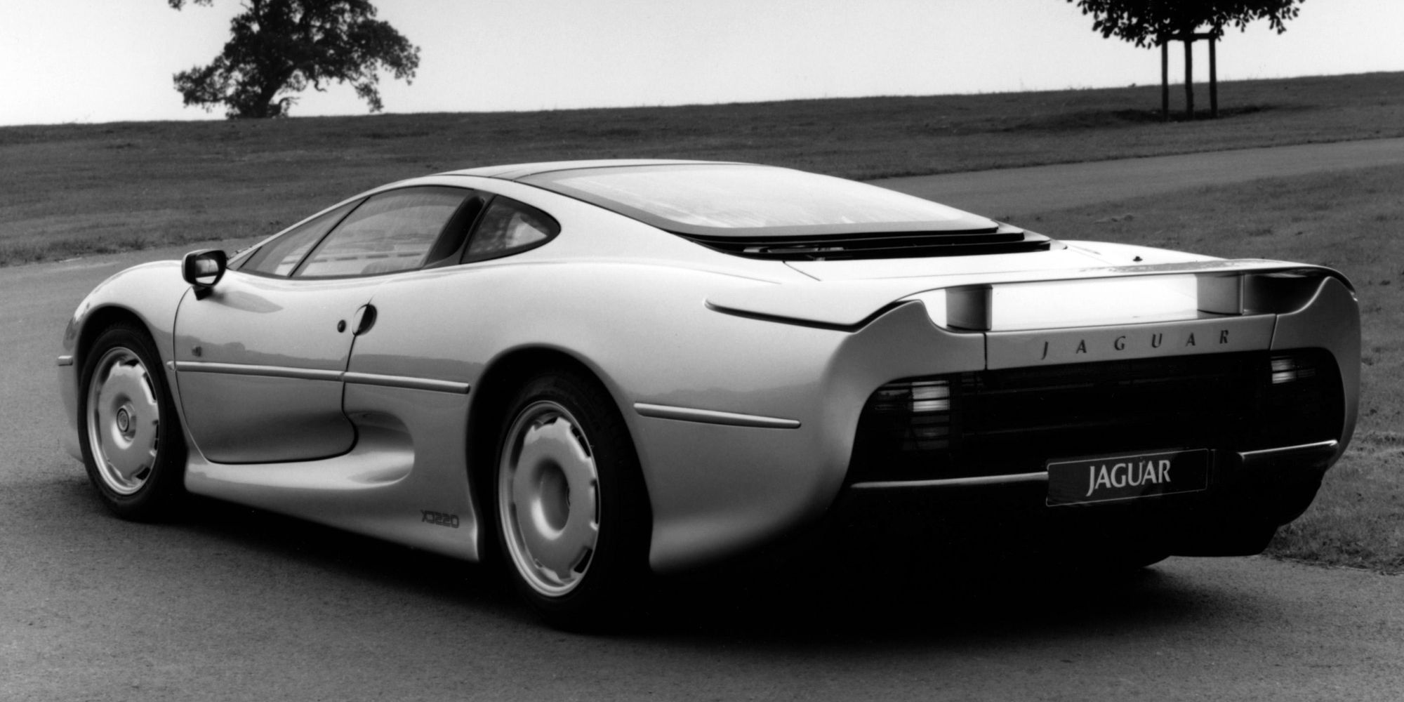 Jaguar XJ220 Rear Quarter Driving