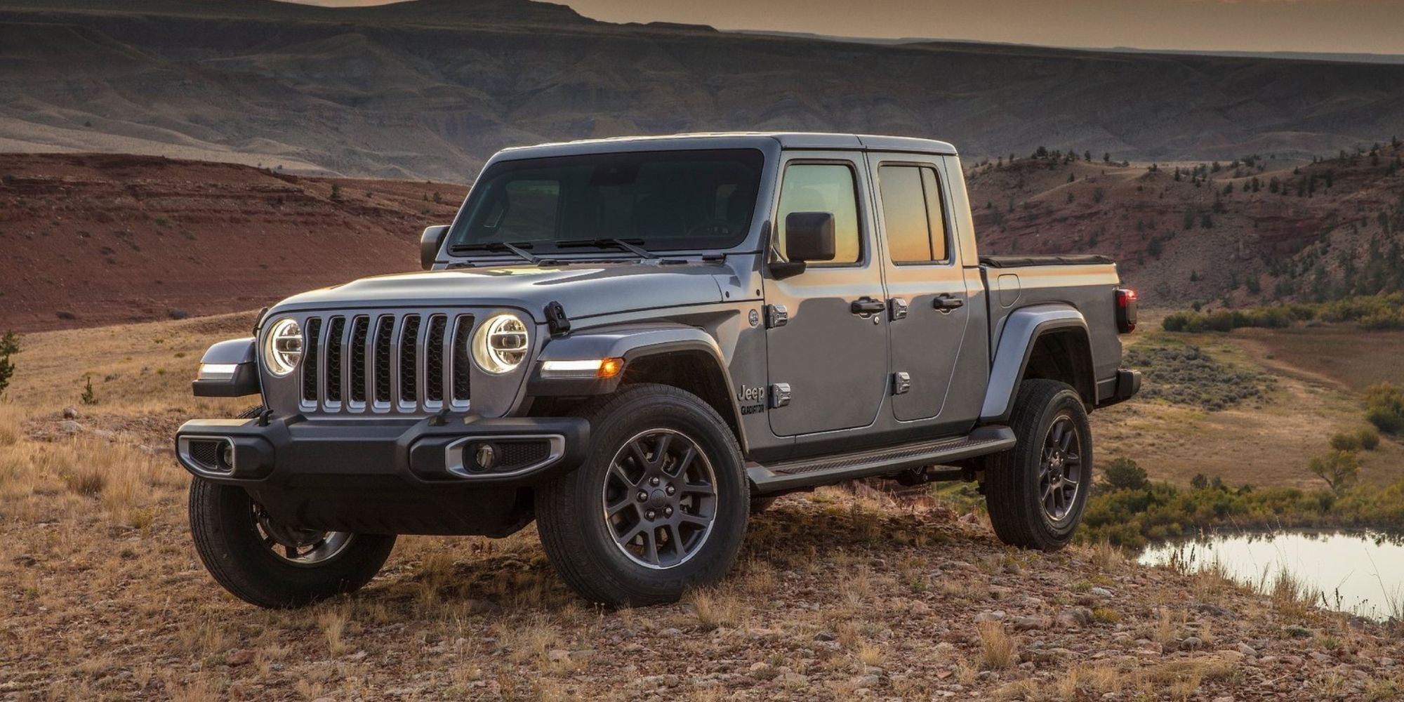 Jeep Gladiator front quarter gray