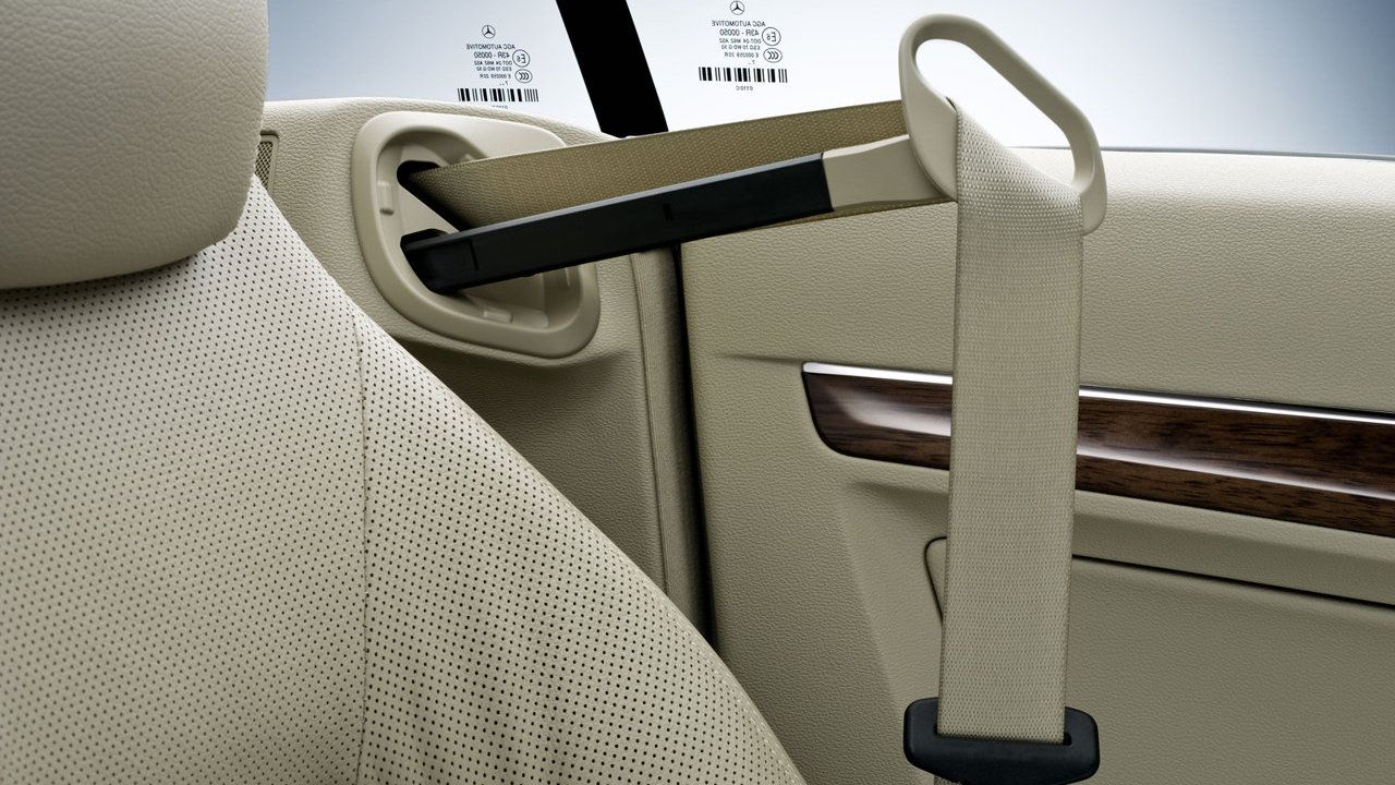 2010 Mercedes-Benz E-Class Coupe seatbelt extender