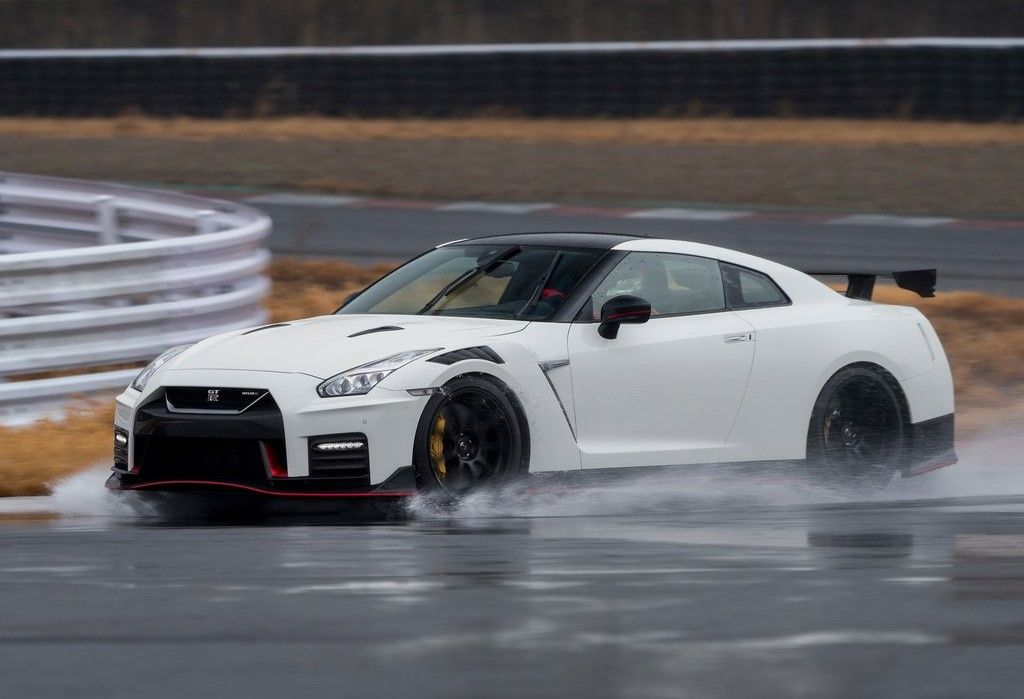 Nissan-GT-R_Nismo-2020 on track