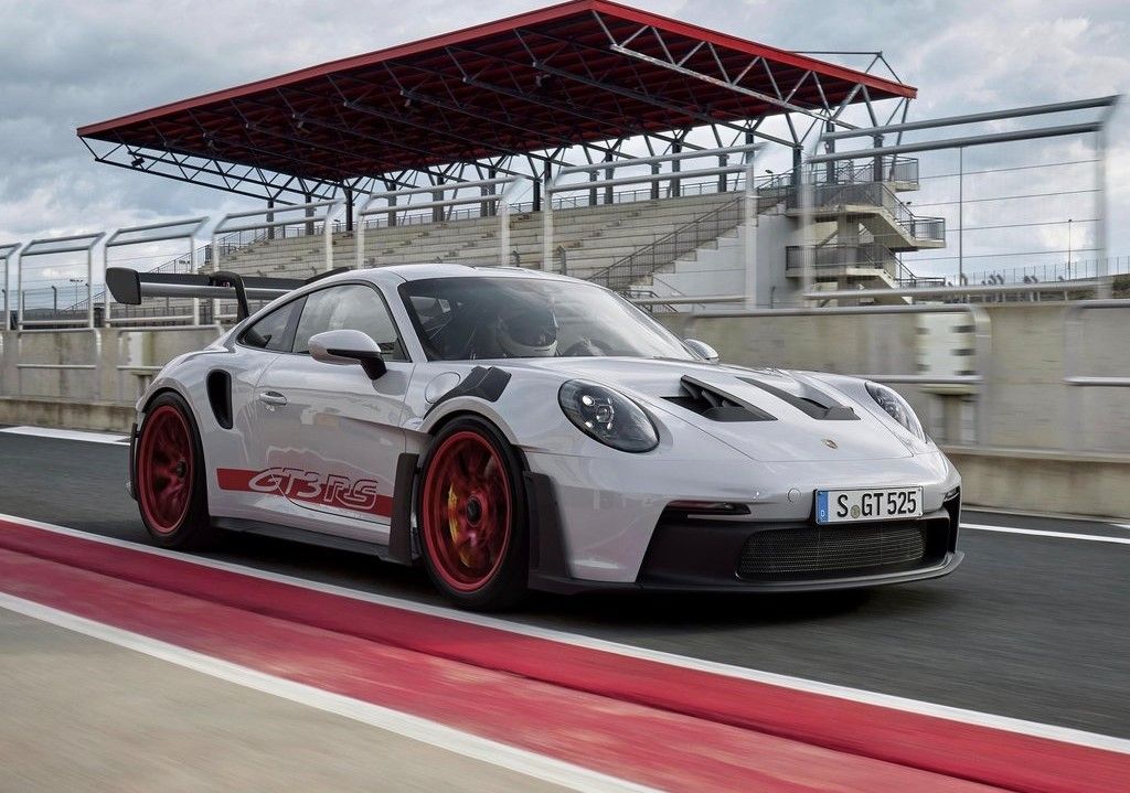 Porsche-911_GT3_RS-On Track