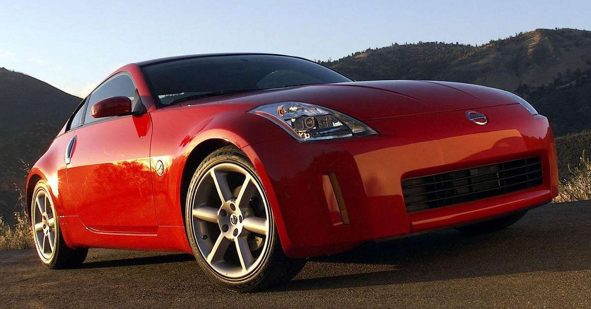 Red 2003 Nissan 350Z front view 