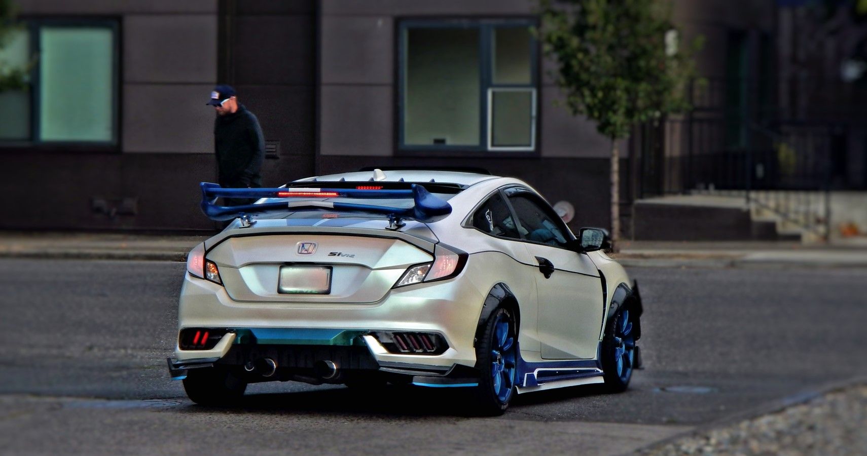Honda Civic Si modified with a huge spoiler