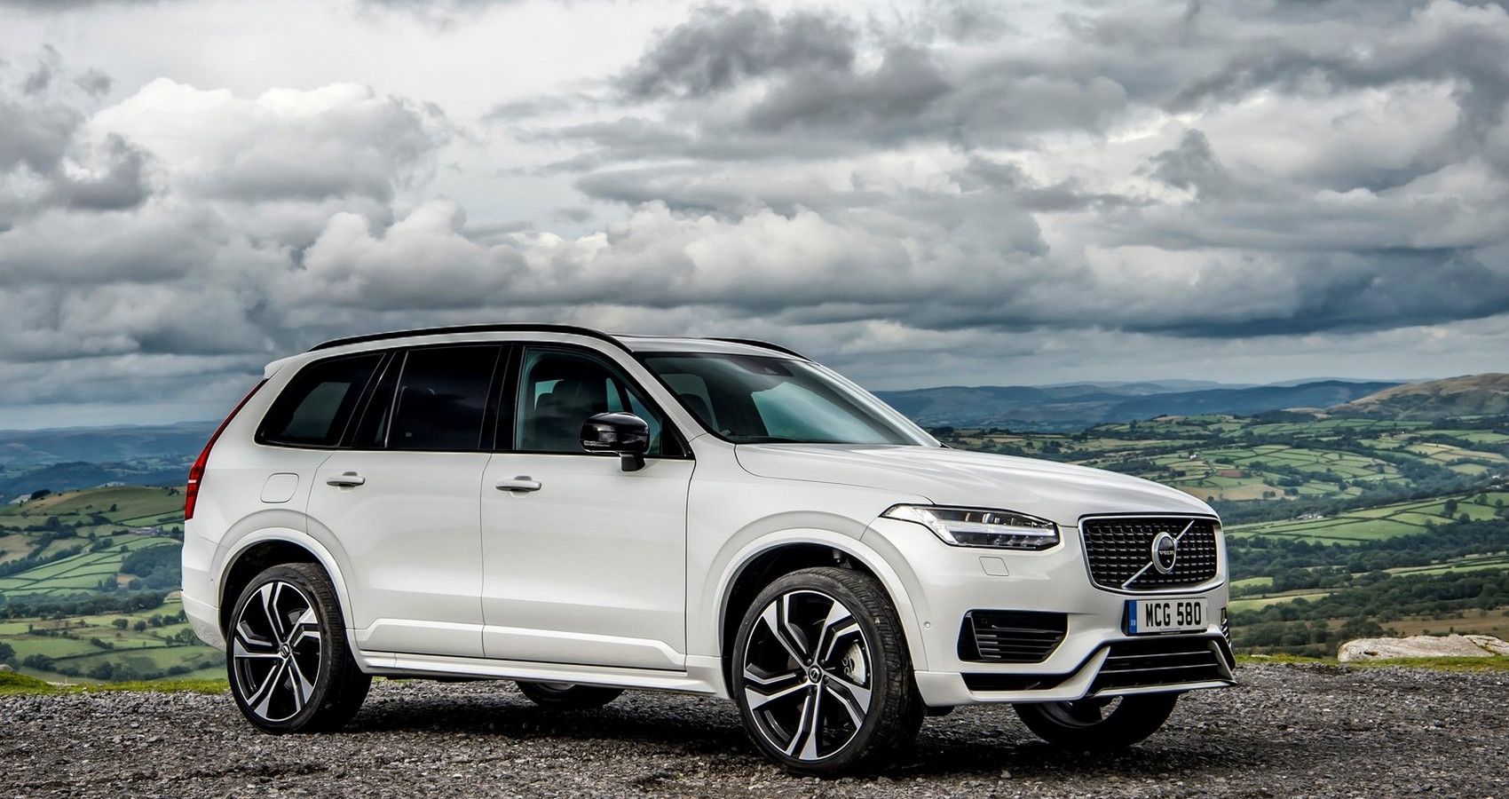 White Volvo CX90 