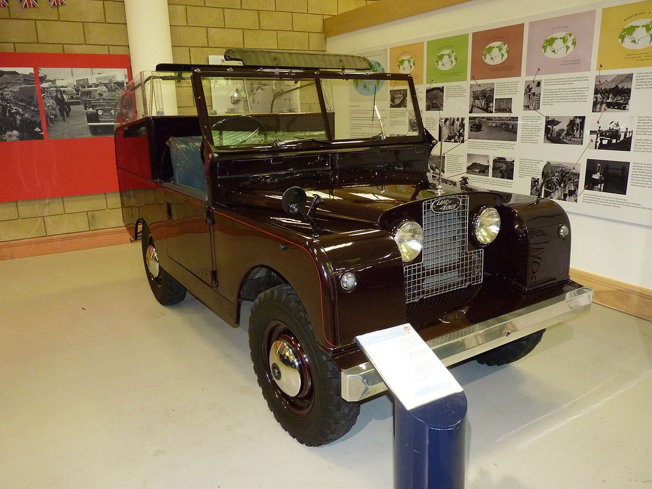 1953 Land Rover (State Royal Review Vehicle) Former Royal Family Vehicle In A Museum