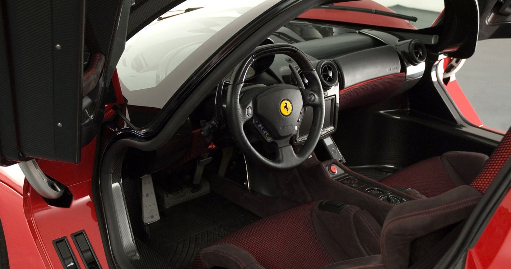 Pininfarina Ferrari P4/5 interior view