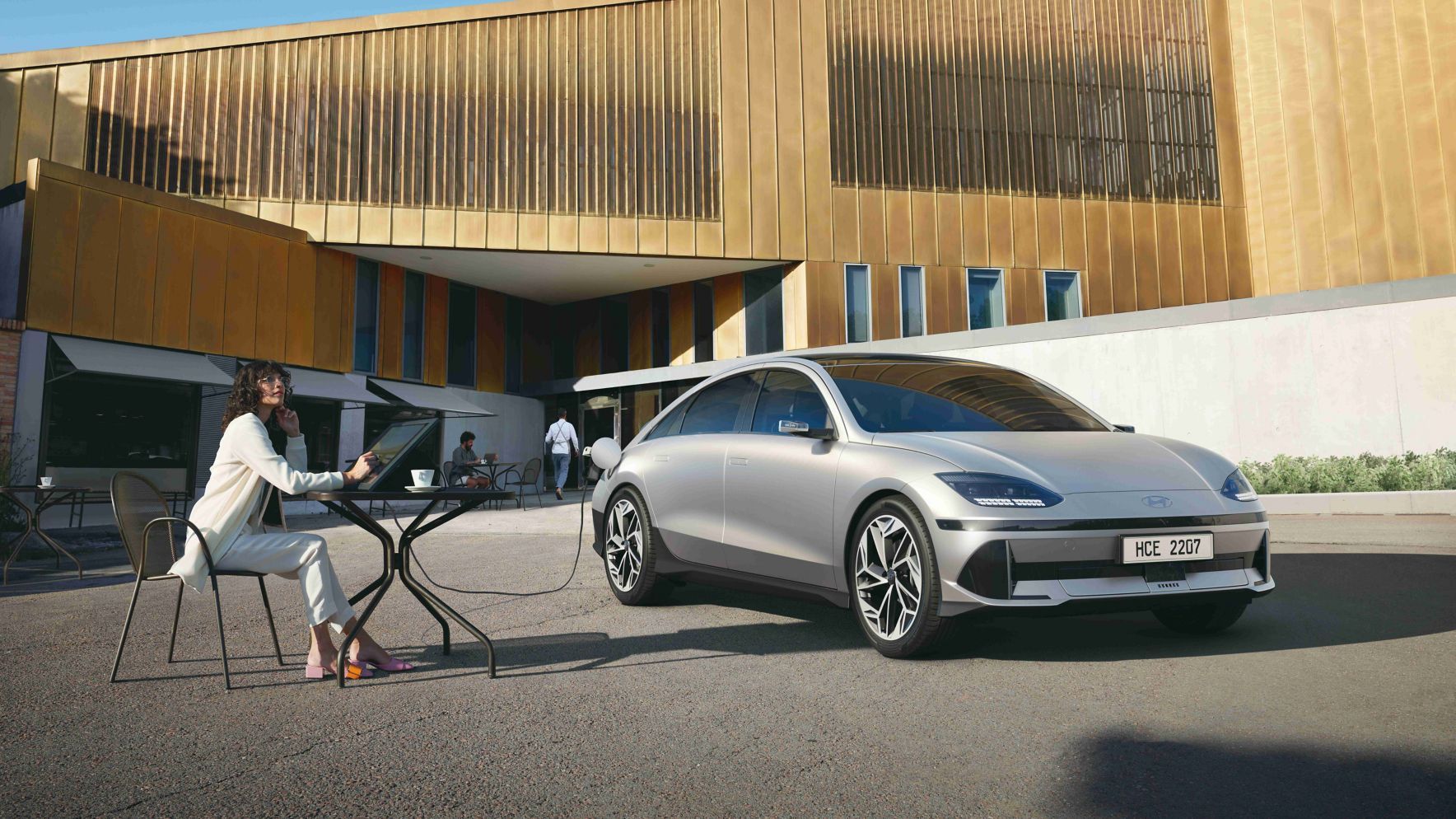 hyundai-ioniq-6-kv-exterior-04_Image Video Collection Layer Item Desktop