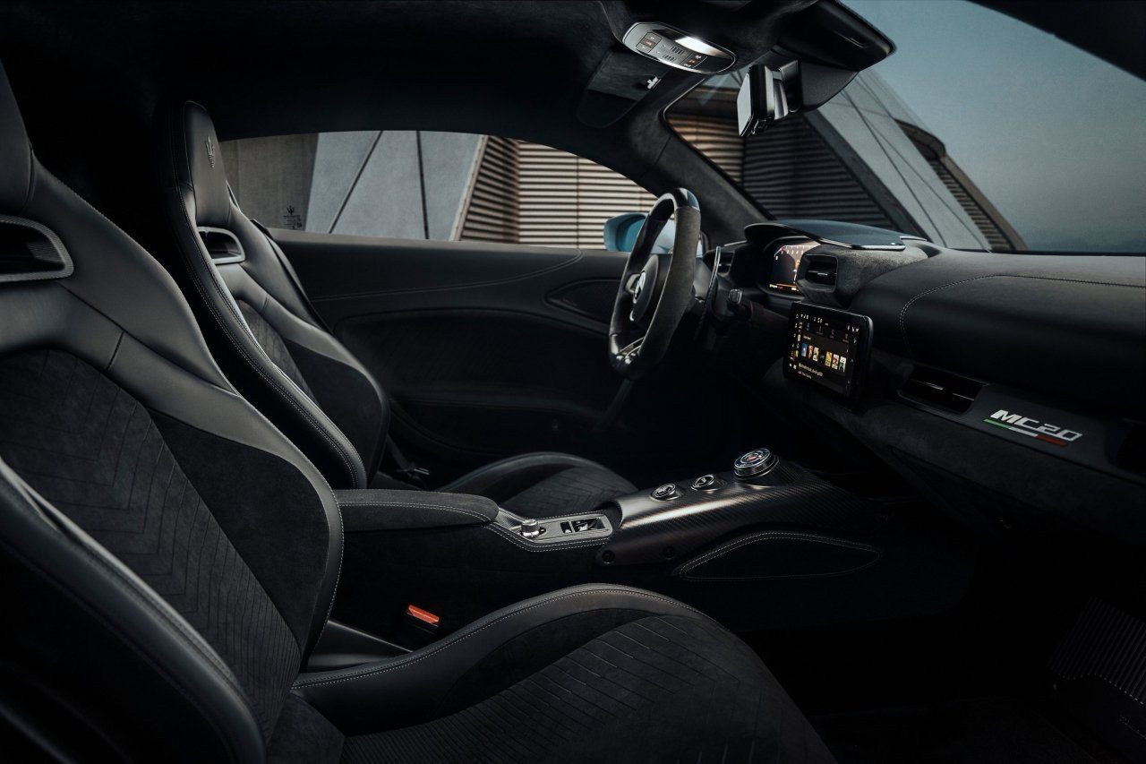 Maserati MC20 interior