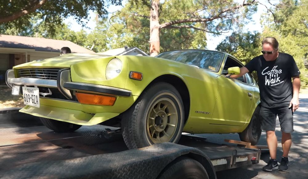 1972 Datsun 240Z barn find extraction, front, trailer