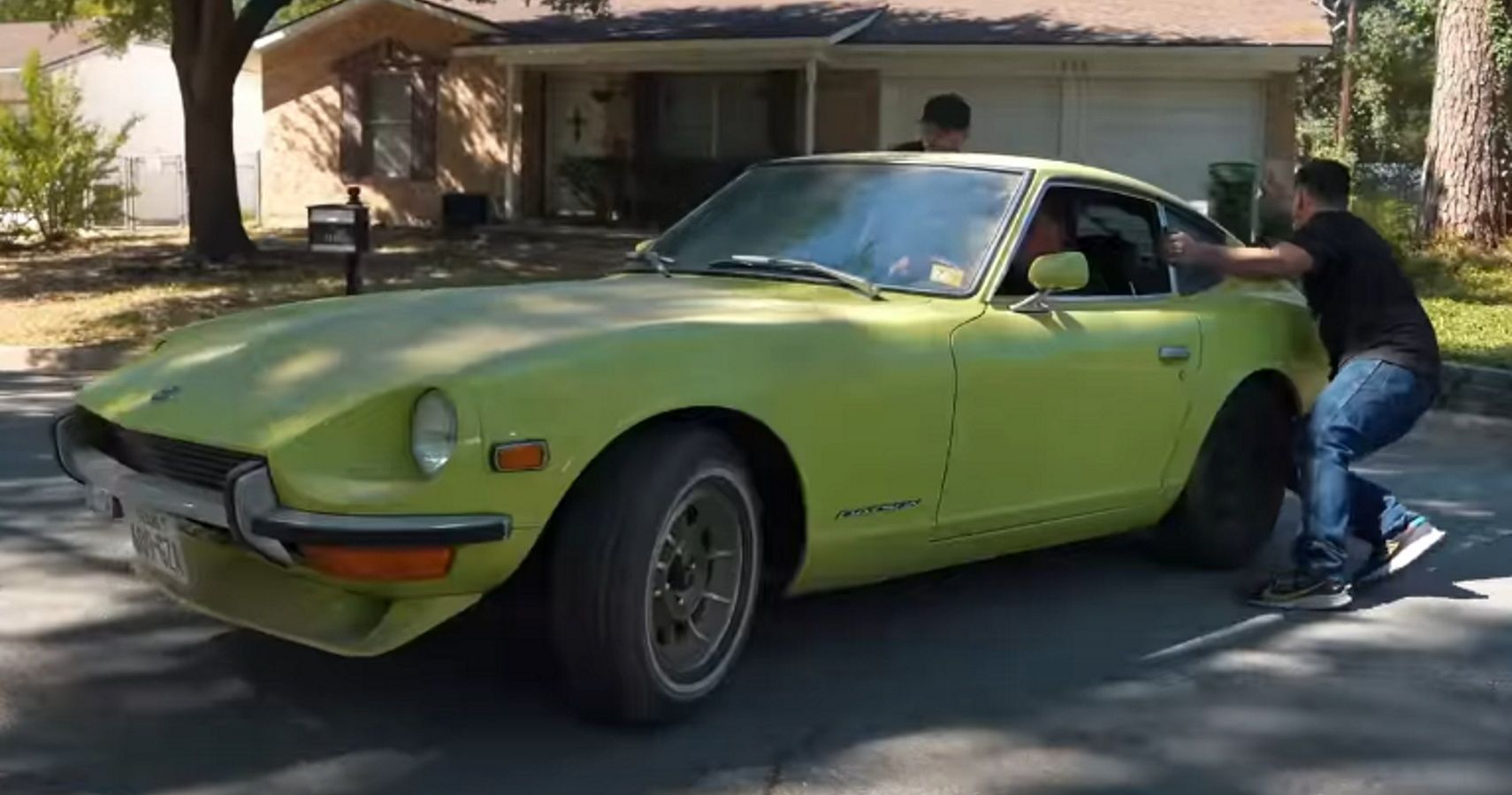 1972 Datsun 240Z barn find extraction from garage