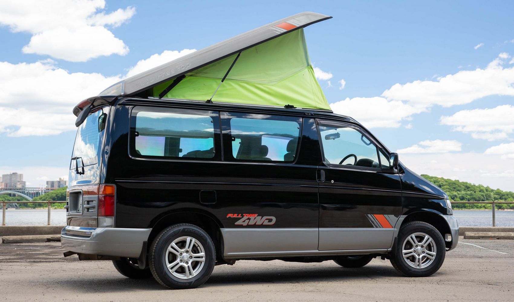 JDM 1996 Mazda Bongo Friendee Turbodiesel 4WD With Pop-Up Roof Tent