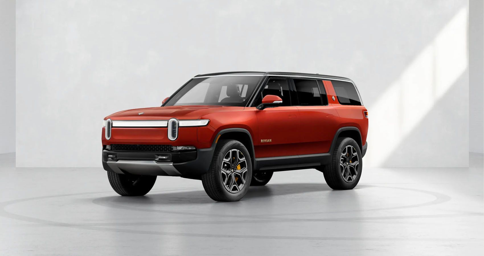 How The 835-HP Rivian R1S Is Cooler Than The GMC Hummer EV
