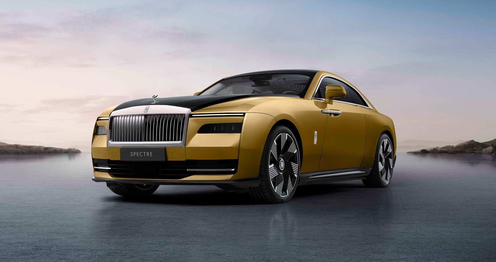 Front three-quarter look of the 2024 Rolls-Royce Spectre
