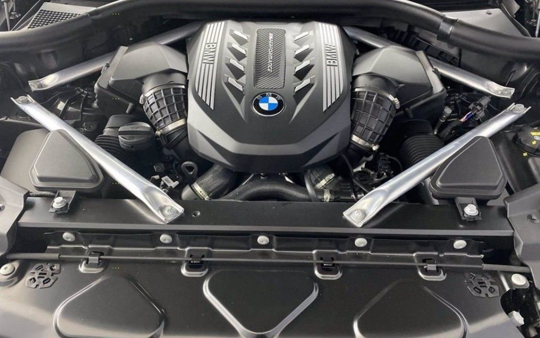 2022 BMW X50 m50i Engine bay 