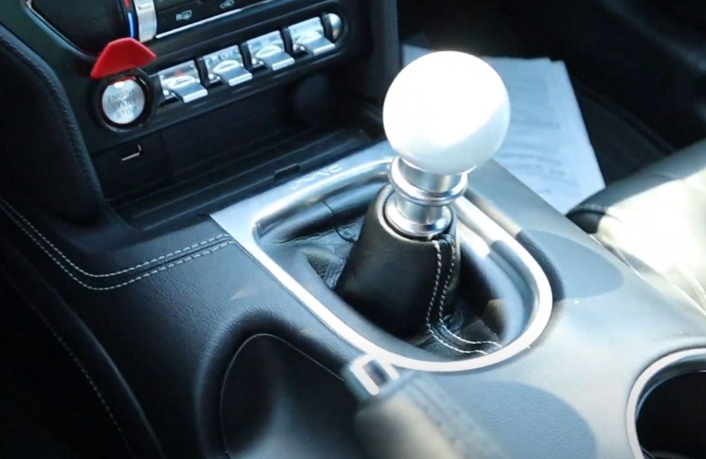 The round gearshift knob in a 2022 Ford Mustang Mach 1