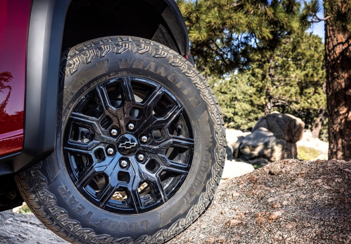 2023 Chevrolet Colorado Trail Boss Tires