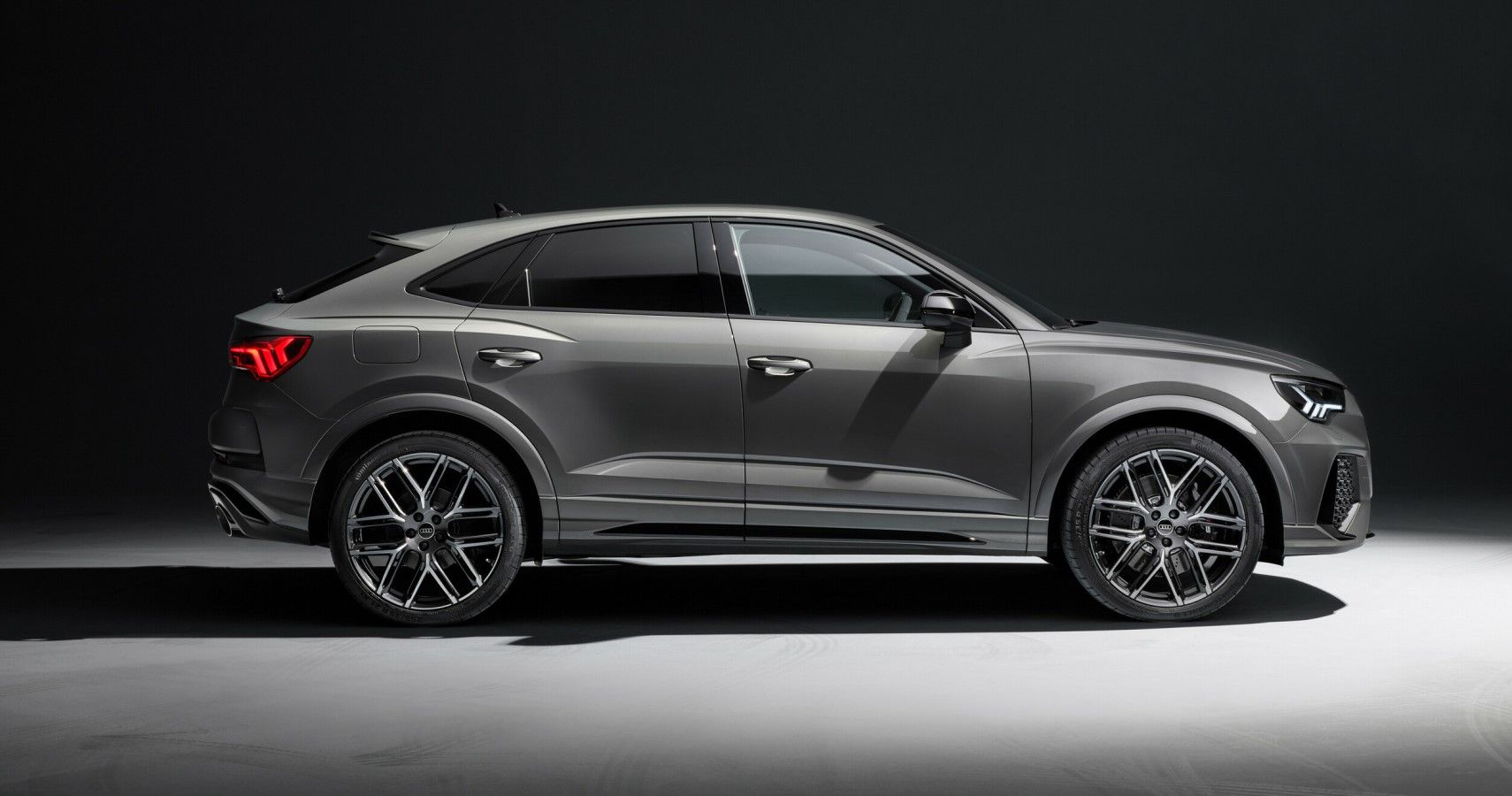 The Audi Rs Q Years Edition Is A Fast Suv With A Sonorous Turbo Cylinder