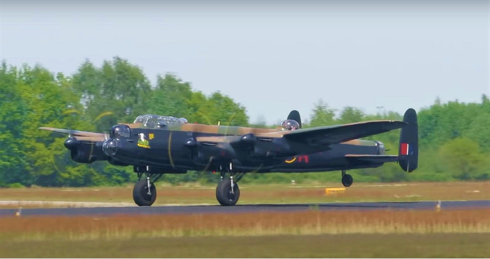 Avro Lancaster - Taxxing